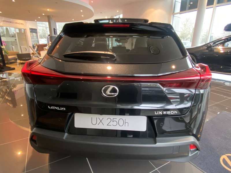 LEXUS UX d’occasion à vendre à MONTFAVET chez Lexus Avignon - VDA (Photo 3)
