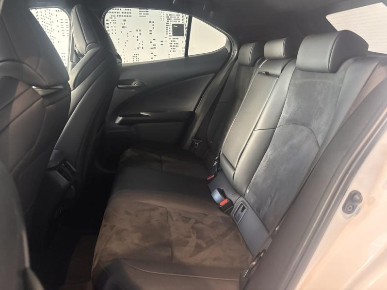 LEXUS UX d’occasion à vendre à MONTFAVET chez VDA (Photo 10)
