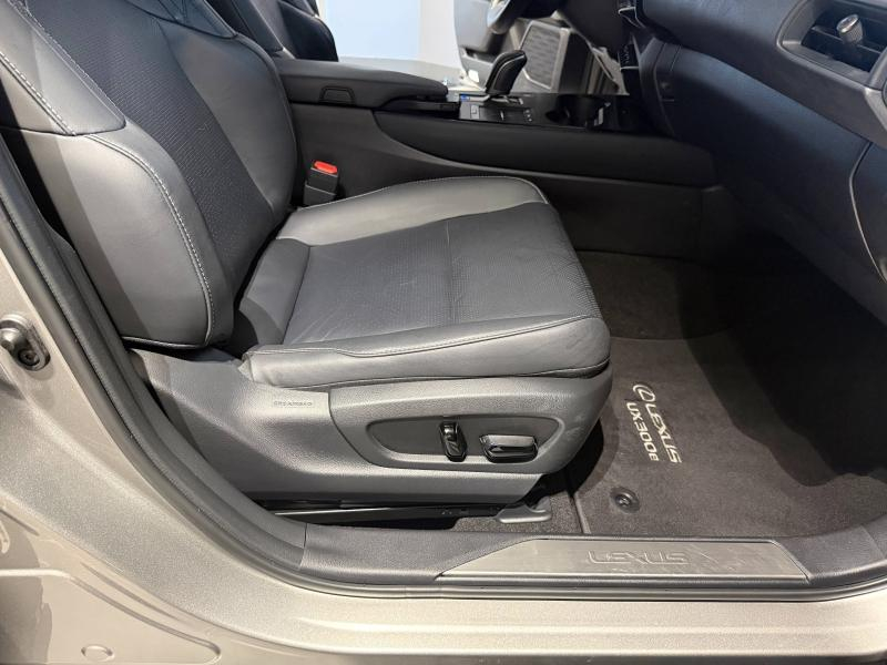 LEXUS UX d’occasion à vendre à MONTFAVET chez VDA (Photo 13)